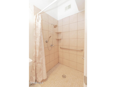 LOCATION, CORNER LOT,Handicap accessibility, 2 MASTERS, 3