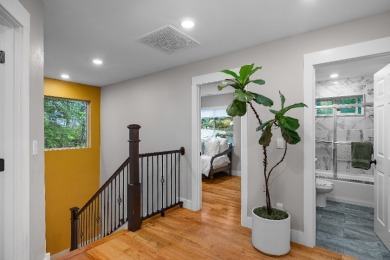 Newer custom home in the forest in Alderbrook - photo 18