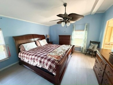 Bright, spacious TURN KEY, stucco home with a versatile layout & - photo 17
