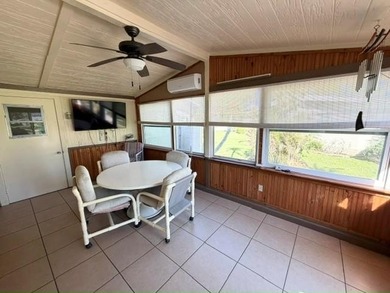 Bright, spacious TURN KEY, stucco home with a versatile layout & - photo 19