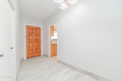 LOCATION, CORNER LOT,Handicap accessibility, 2 MASTERS, 3