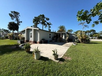 Bright, spacious TURN KEY, stucco home with a versatile layout & - photo 22
