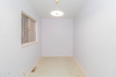 LOCATION, CORNER LOT,Handicap accessibility, 2 MASTERS, 3