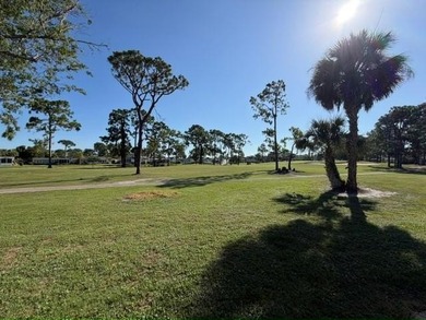 Bright, spacious TURN KEY, stucco home with a versatile layout & - photo 23