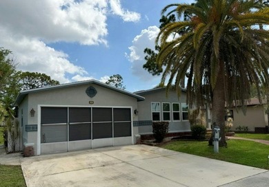 Bright, spacious TURN KEY, stucco home with a versatile layout & - photo 24