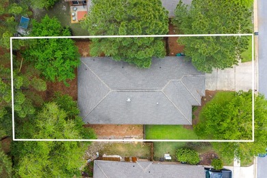 Newer LVP flooring flows through this open-concept Hammock Bay - photo 35