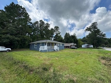 Great investment property in St. Stephen! This three bedroom - photo 2