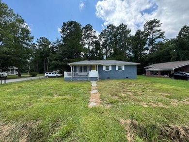 Great investment property in St. Stephen! This three bedroom - photo 3