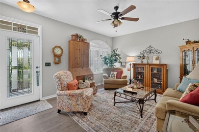 Under contract-accepting backup offers. Welcome to this - photo 4