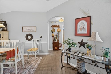 Under contract-accepting backup offers. Welcome to this - photo 8