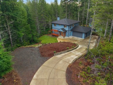 Newer custom home in the forest in Alderbrook - photo 36
