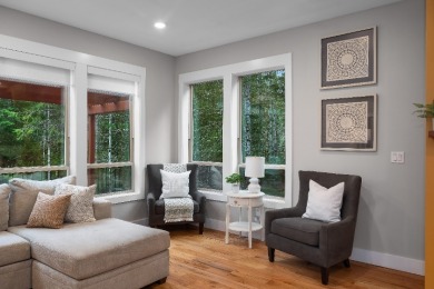 Newer custom home in the forest in Alderbrook - photo 9