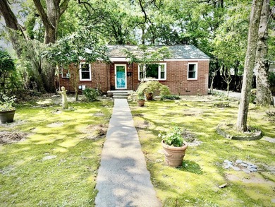 SELLER SAYS SELL!! NEW ROOF, NEW HVAC with NEW DUCTWORK-- heavy - photo 1