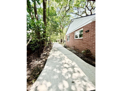 SELLER SAYS SELL!! NEW ROOF, NEW HVAC with NEW DUCTWORK-- heavy - photo 3