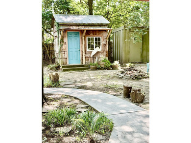 SELLER SAYS SELL!! NEW ROOF, NEW HVAC with NEW DUCTWORK-- heavy - photo 4