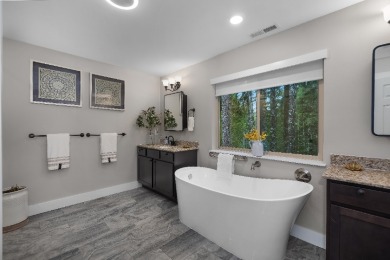 Newer custom home in the forest in Alderbrook - photo 29