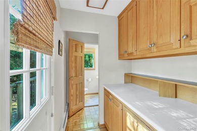 Custom 3 bedroom, 1.5 bath Colonial in the heart of Sayville! - photo 11