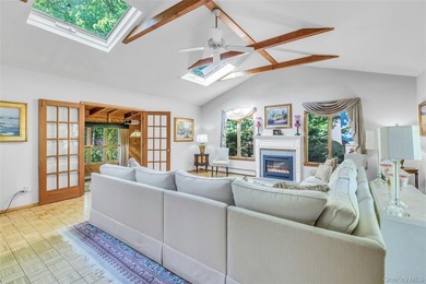Custom 3 bedroom, 1.5 bath Colonial in the heart of Sayville! - photo 15