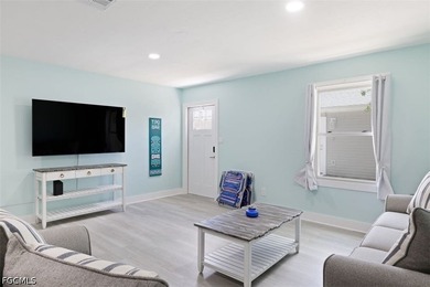 Gorgeous income-producing duplex in the highly coveted downtown - photo 8