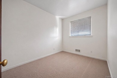 Welcome to this spacious two-family home located in the Edenwald - photo 21