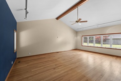 Tucked away behind a private tree-lined drive in one of - photo 23