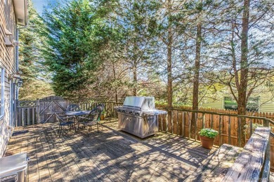 Custom 3 bedroom, 1.5 bath Colonial in the heart of Sayville! - photo 24