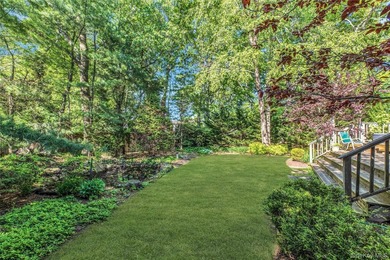 Custom 3 bedroom, 1.5 bath Colonial in the heart of Sayville! - photo 26