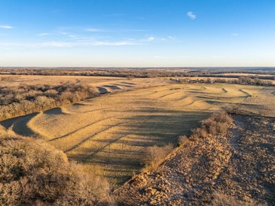 Welcome to the Clearview Ranch, an incredible 635 +/- acre cross - photo 6