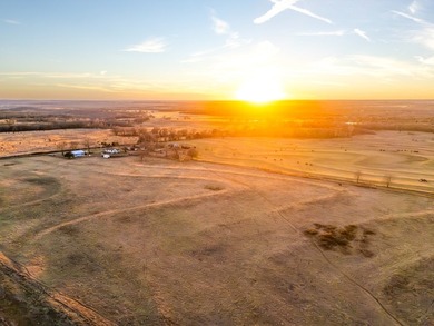 Welcome to the Clearview Ranch, an incredible 635 +/- acre cross - photo 7