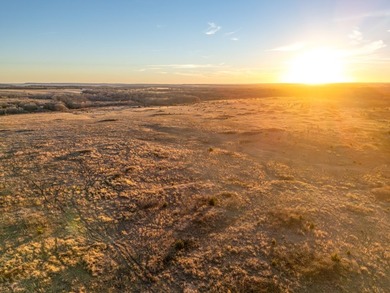 Welcome to the Clearview Ranch, an incredible 635 +/- acre cross - photo 9