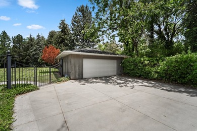 Tucked away behind a private tree-lined drive in one of - photo 29
