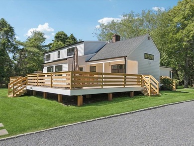Just completed, this beautifully renovated transitional home is - photo 1