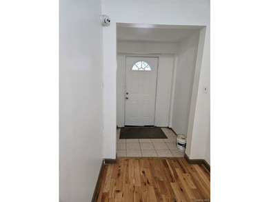 Welcome to this beautifully maintained attached one-family home - photo 4