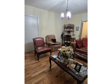 Welcome to this beautifully maintained attached one-family home - photo 10