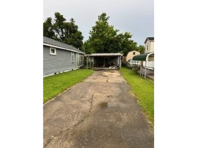 Unlock the potential of this 4 bedroom, 1 bath home in the heart - photo 3