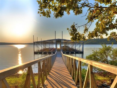 LAKEFRONT LIVING AWAITS! Welcome to your dream lakefront escape - photo 1