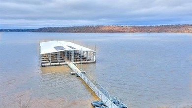 LAKEFRONT LIVING AWAITS! Welcome to your dream lakefront escape - photo 8