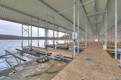 LAKEFRONT LIVING AWAITS! Welcome to your dream lakefront escape - photo 10