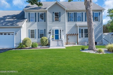 MINUTES TO THE PRIVATE COMMUNITY BEACH, this beautifully - photo 2