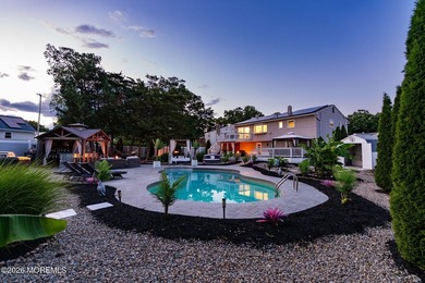 Vacation at home every day in this beautifully renovated 4 bed 2 - photo 1