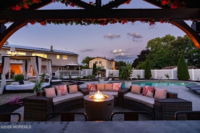 Vacation at home every day in this beautifully renovated 4 bed 2 - photo 2