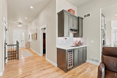 Some homes are beautiful. Others just make you feel at peace the - photo 12