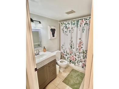 Perfectly located in the heart of West Palm Beach, this spacious - photo 14