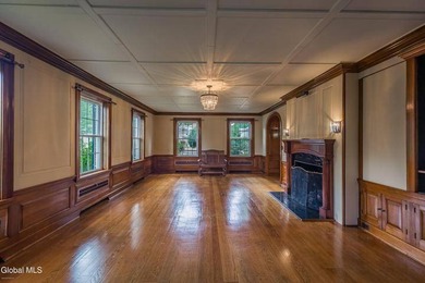''Hill House''. Brick mansion with 3-4 BR/2.5BA/2car garage on a - photo 15