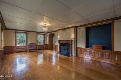 ''Hill House''. Brick mansion with 3-4 BR/2.5BA/2car garage on a - photo 16