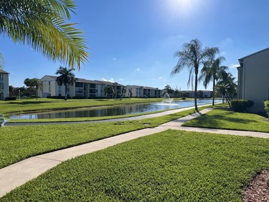 Perfectly located in the heart of West Palm Beach, this spacious - photo 16
