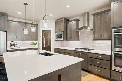 Some homes are beautiful. Others just make you feel at peace the - photo 21