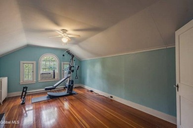 ''Hill House''. Brick mansion with 3-4 BR/2.5BA/2car garage on a - photo 24