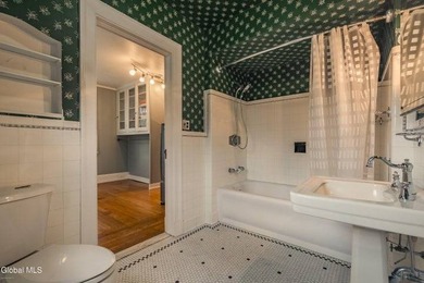 ''Hill House''. Brick mansion with 3-4 BR/2.5BA/2car garage on a - photo 25