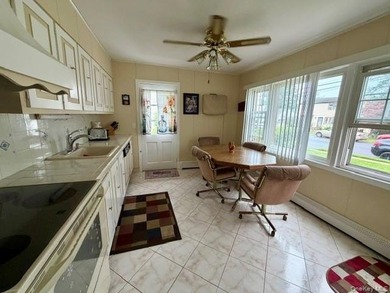 Located in the heart of Lindenhurst Village this 4 bedroom, 1.5 - photo 8